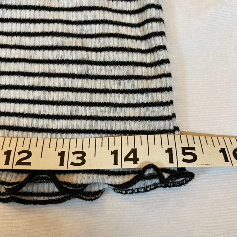 Cute Caution To The Wind black and white striped flutter hemmed T-Shirt Small - Picture 5 of 7